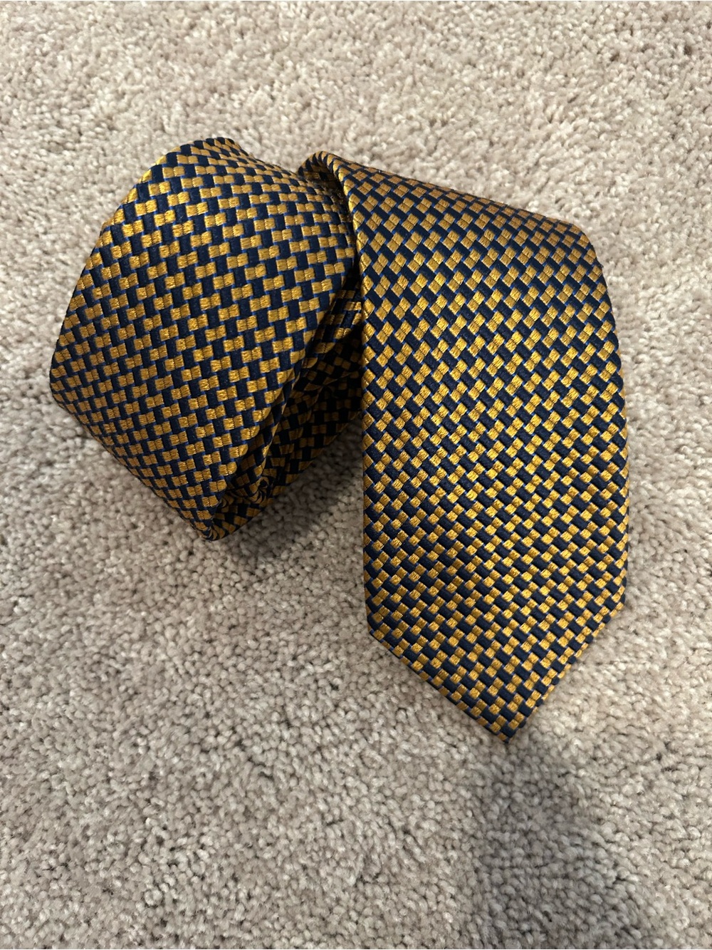 Bocara Men's Navy and Gold Checkered Silk Tie
